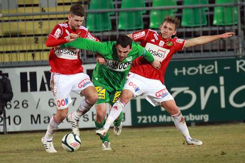 Ilco Naumoski (C) during the game; photo: svm-fan.net